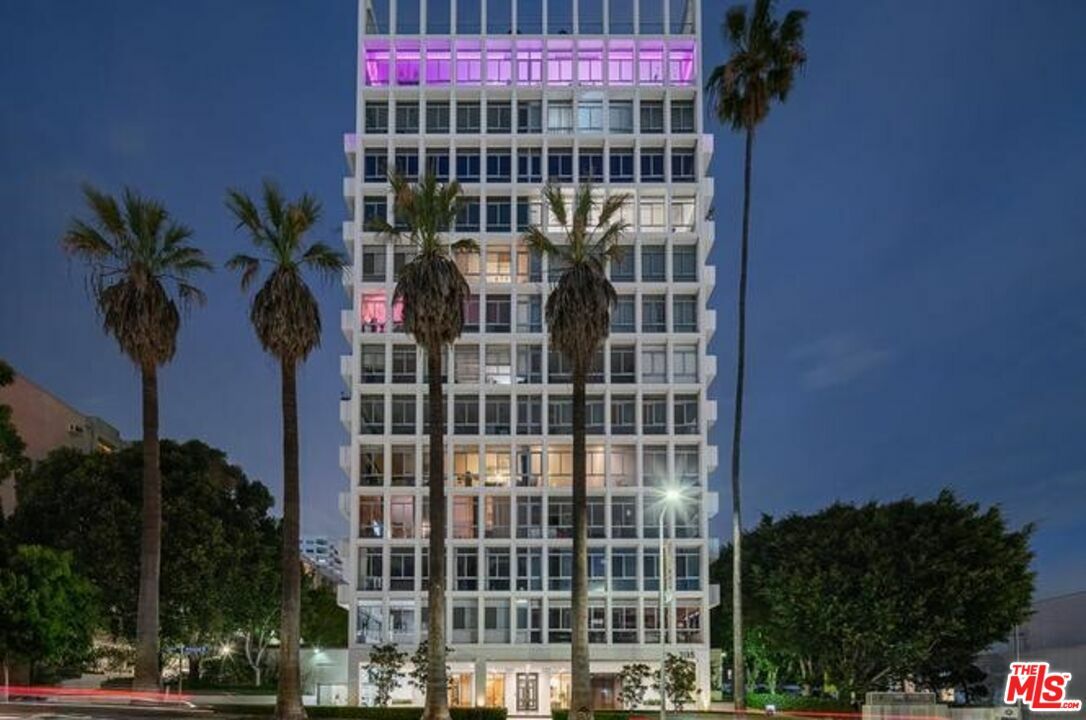 Property Photo: 7135 Hollywood Blvd CA 90046