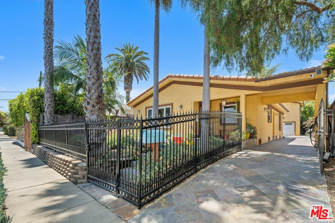 Property Photo: 1659 Ellsmere Ave CA 90019
