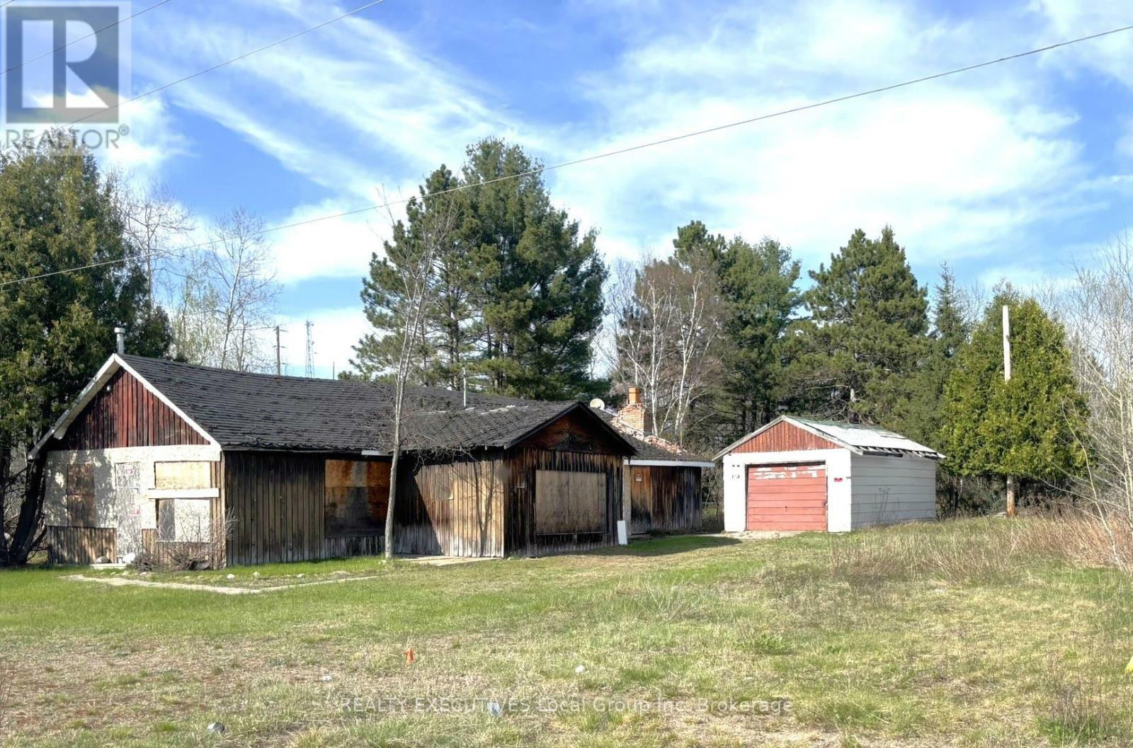 Property Photo:  18 Pinewood Park Drive  ON P1B 8Z4 