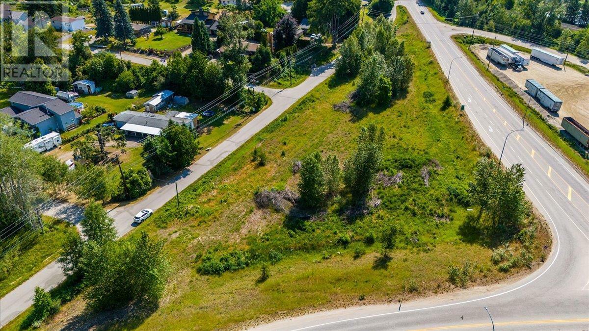 Photo de la propriété:  2170 Bayview Road  BC V1N 4T7 
