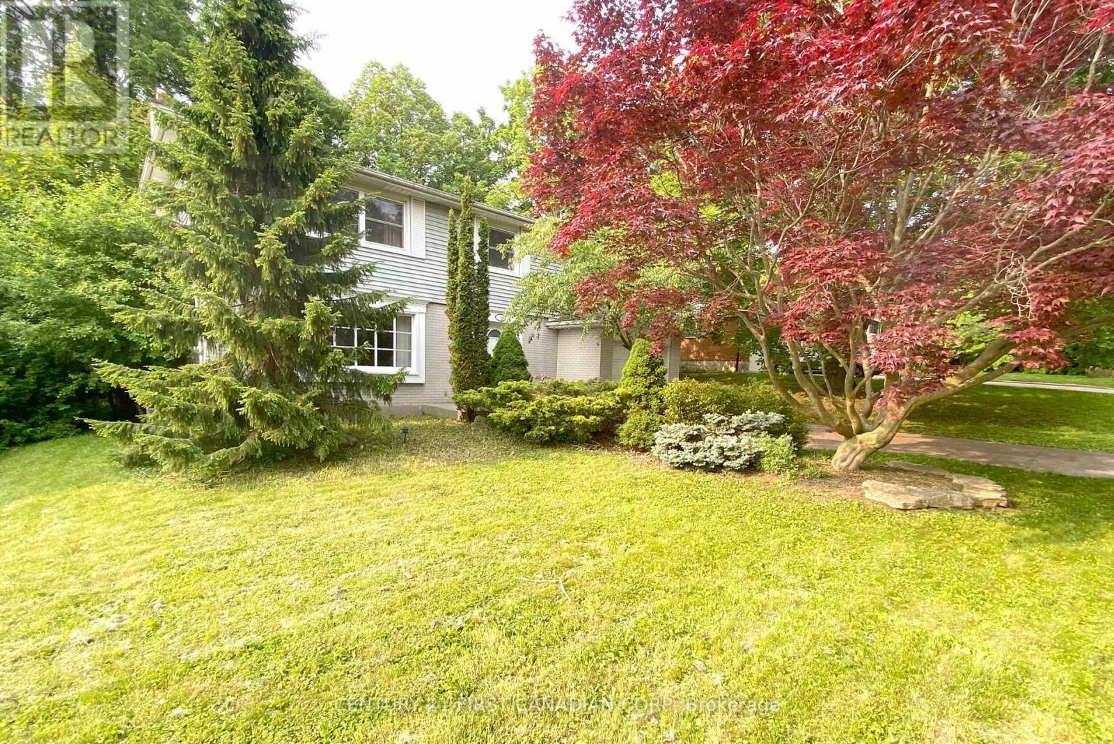 Property Photo: 18 Brentwood Crescent ON N6G 1X2