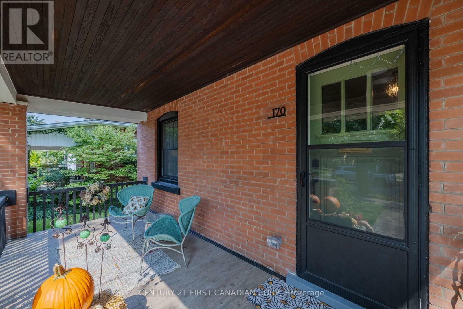Property Photo:  170 Langarth Street East  ON N6C 1Z5 