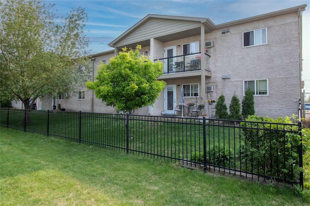 670 Wayoata Street  Winnipeg MB R2C 5N2 photo