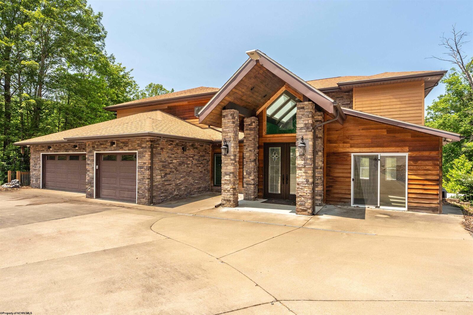 Property Photo: 2081 Lakeside Estates WV 26508
