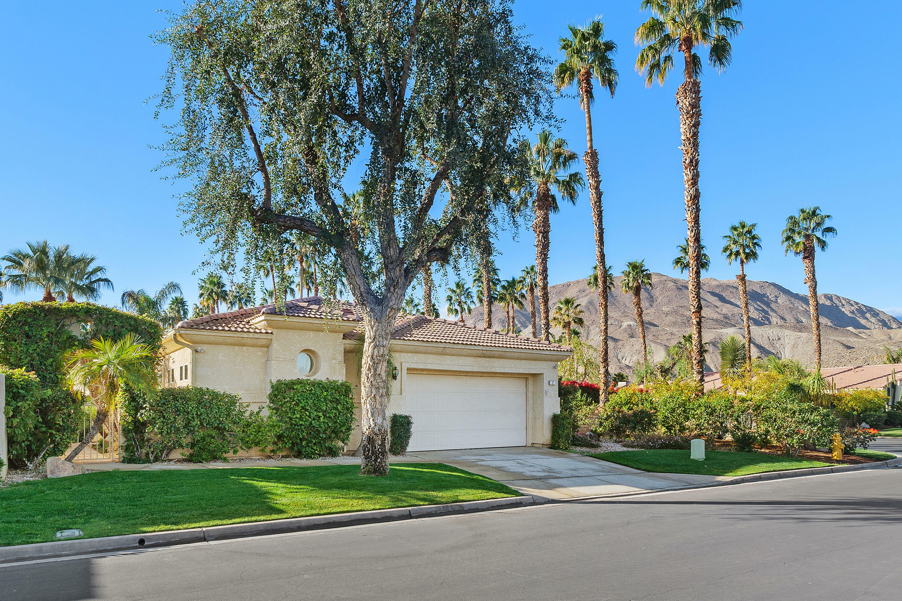 Property Photo:  2 Vistara Drive  CA 92270 