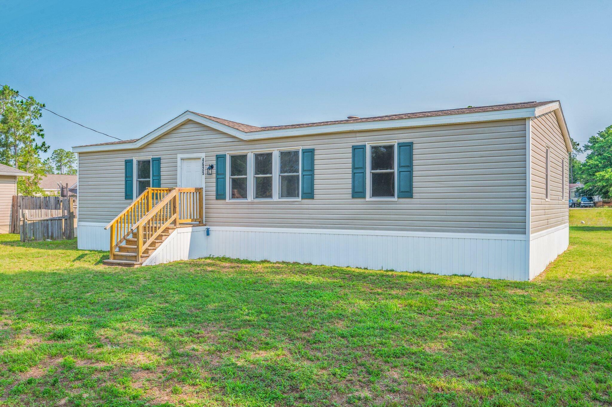 Property Photo: 4625 Canary Way FL 32539