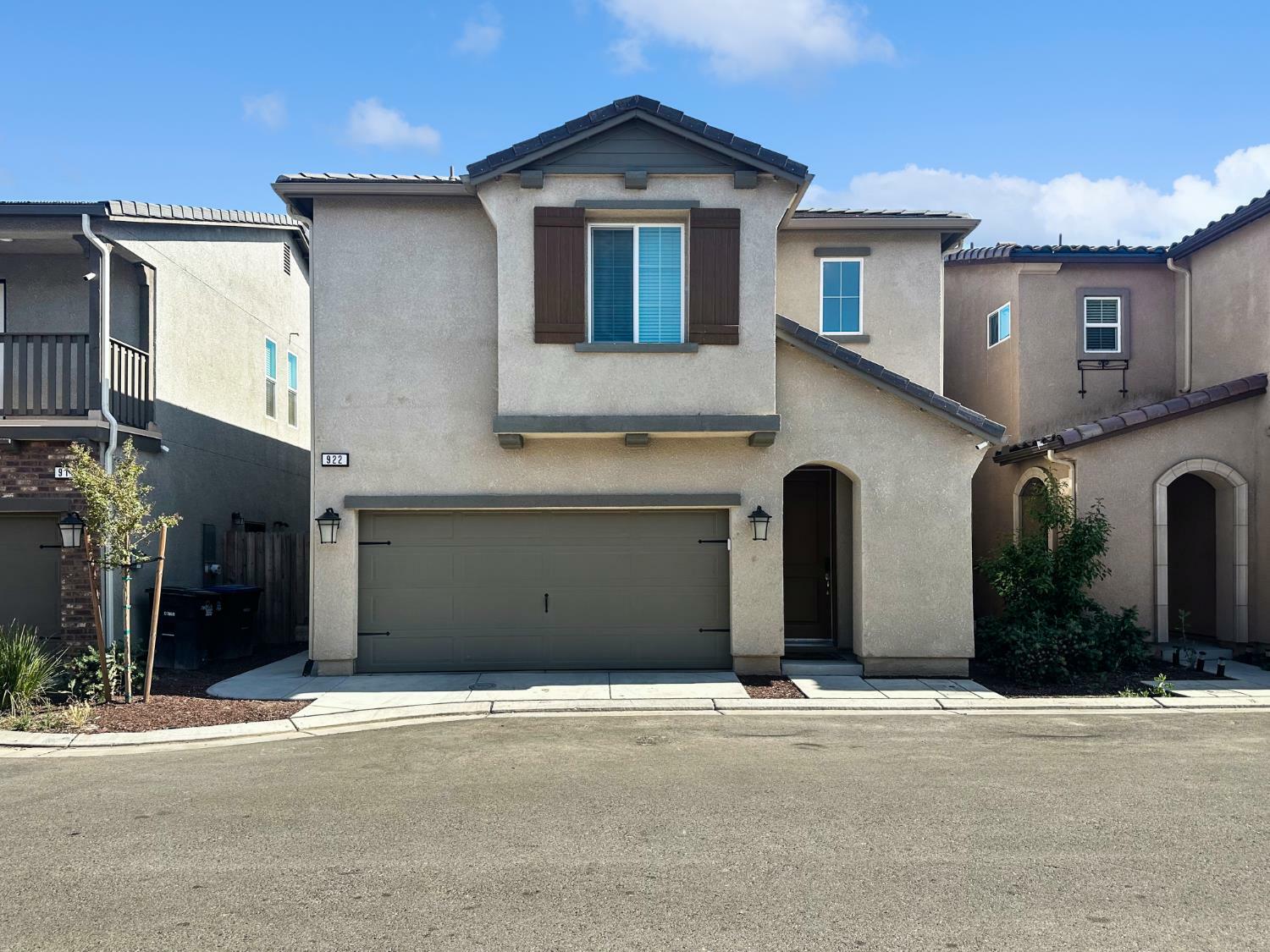 Property Photo:  922 Winchell Way W  CA 93636 