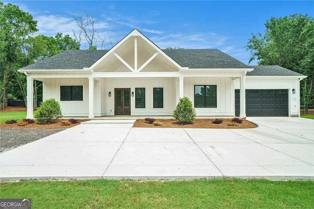 Property Photo: 4824 SE Highway 20 GA 30013