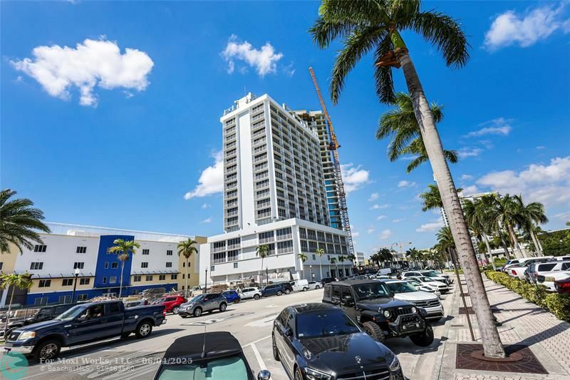Property Photo: 1720 Harrison St 10A FL 33020