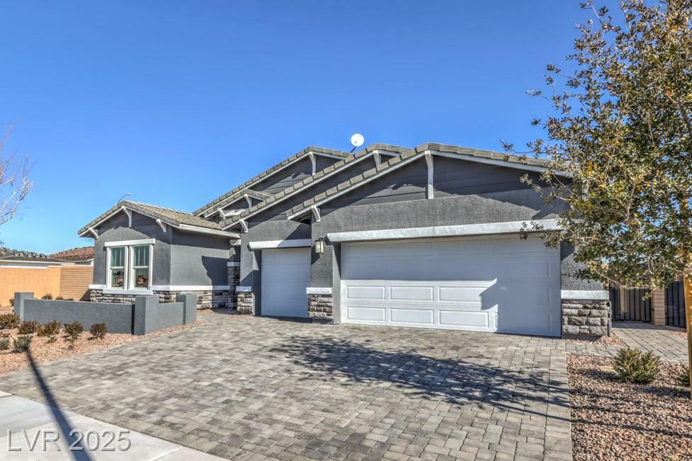 Property Photo: 1039 Forest Falcon Drive NV 89011