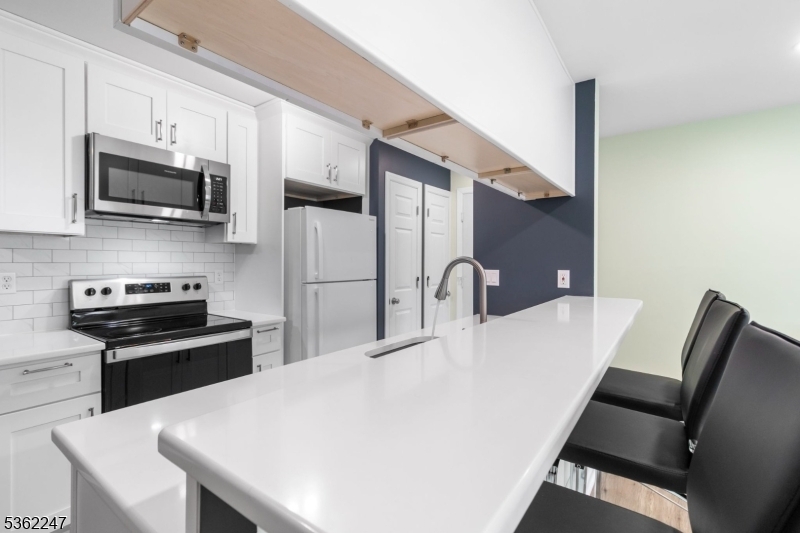 Property Photo: 9 Norwich Pl NJ 08873