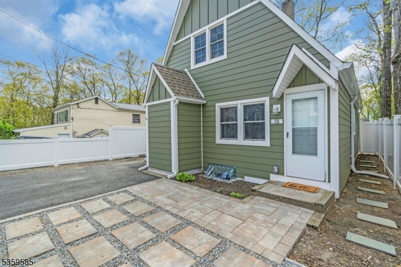 Property Photo:  10 Rutgers Way  NJ 07843 