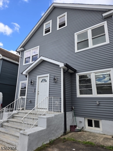Property Photo: 1056 Kilsyth Rd 1L NJ 07208
