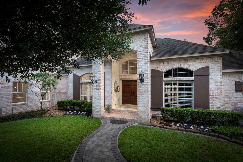 Property Photo: 63 N Wooded Brook Circle TX 77382