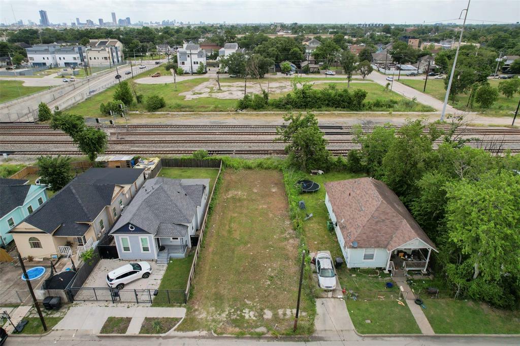 Property Photo: 1909 Semmes Street TX 77026