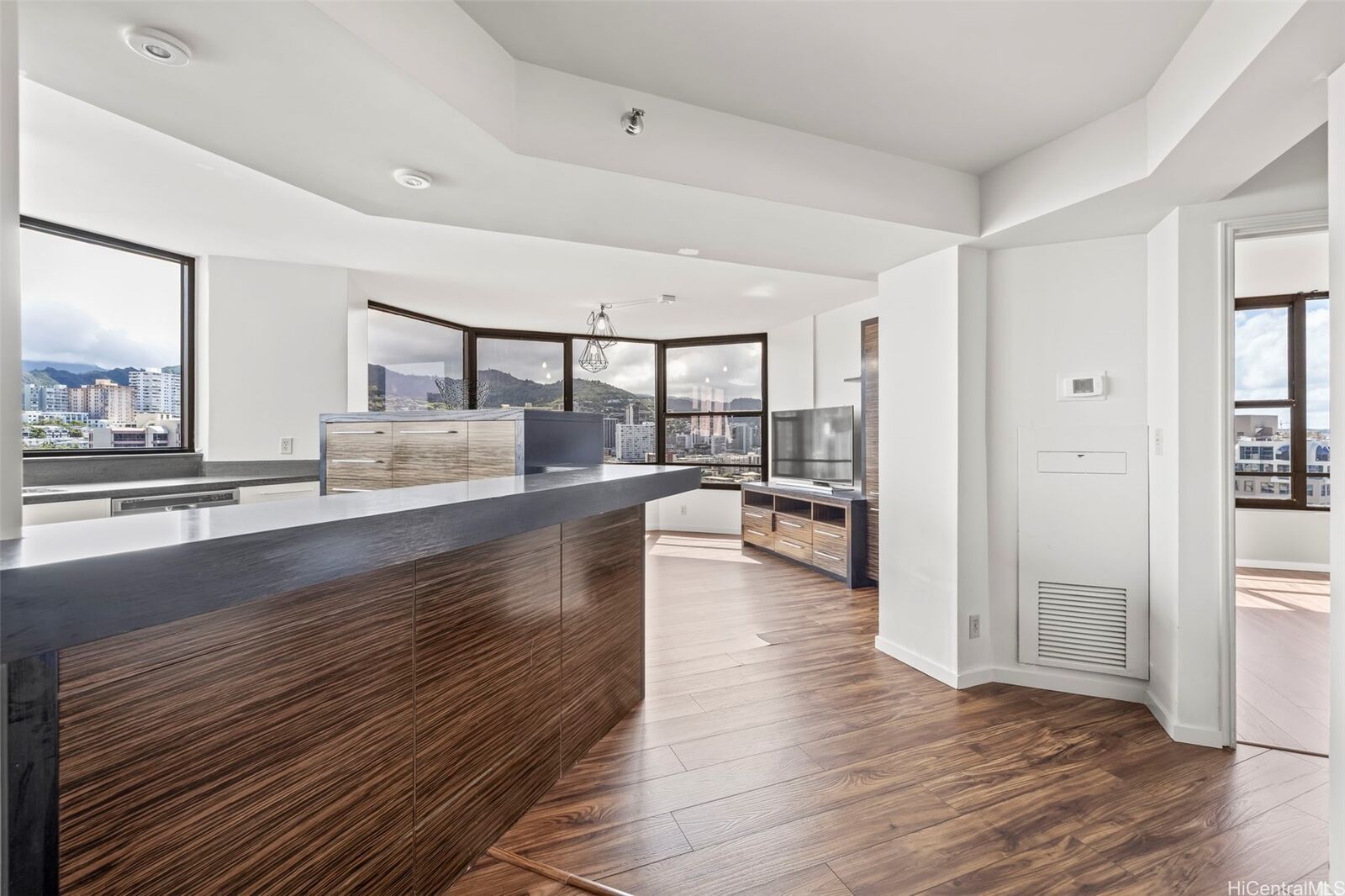 Property Photo:  1221 Victoria Street 1705  HI 96814 