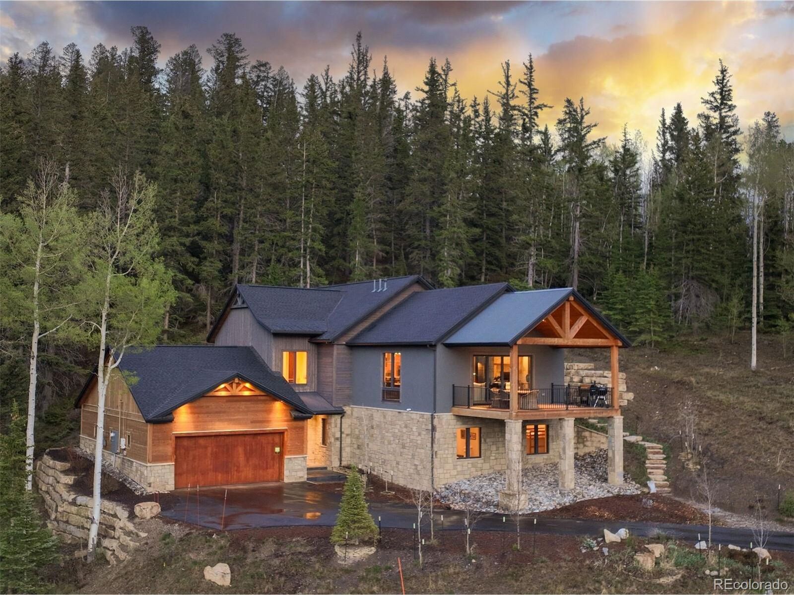 Property Photo:  