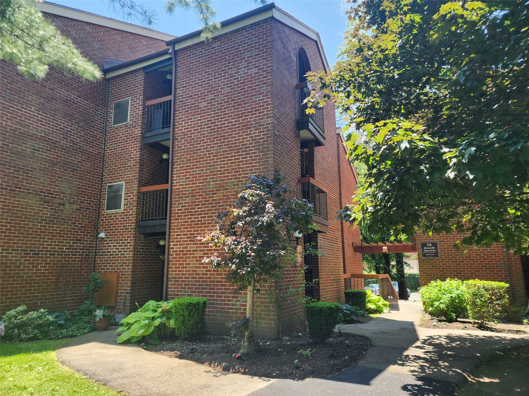 Property Photo: 18 Bronxville Glen Drive 9 NY 10708