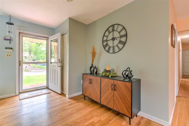 Property Photo:  39 Cornwallis Road  NY 11733 