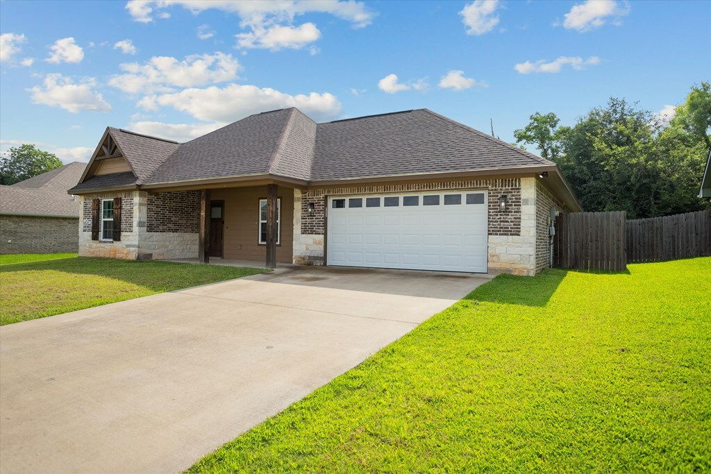Property Photo:  174 Cedar Hill Loop  TX 75904 