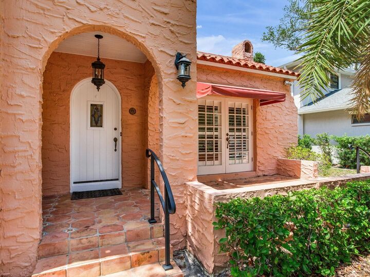 Property Photo: 4521 W Azeele Street FL 33609