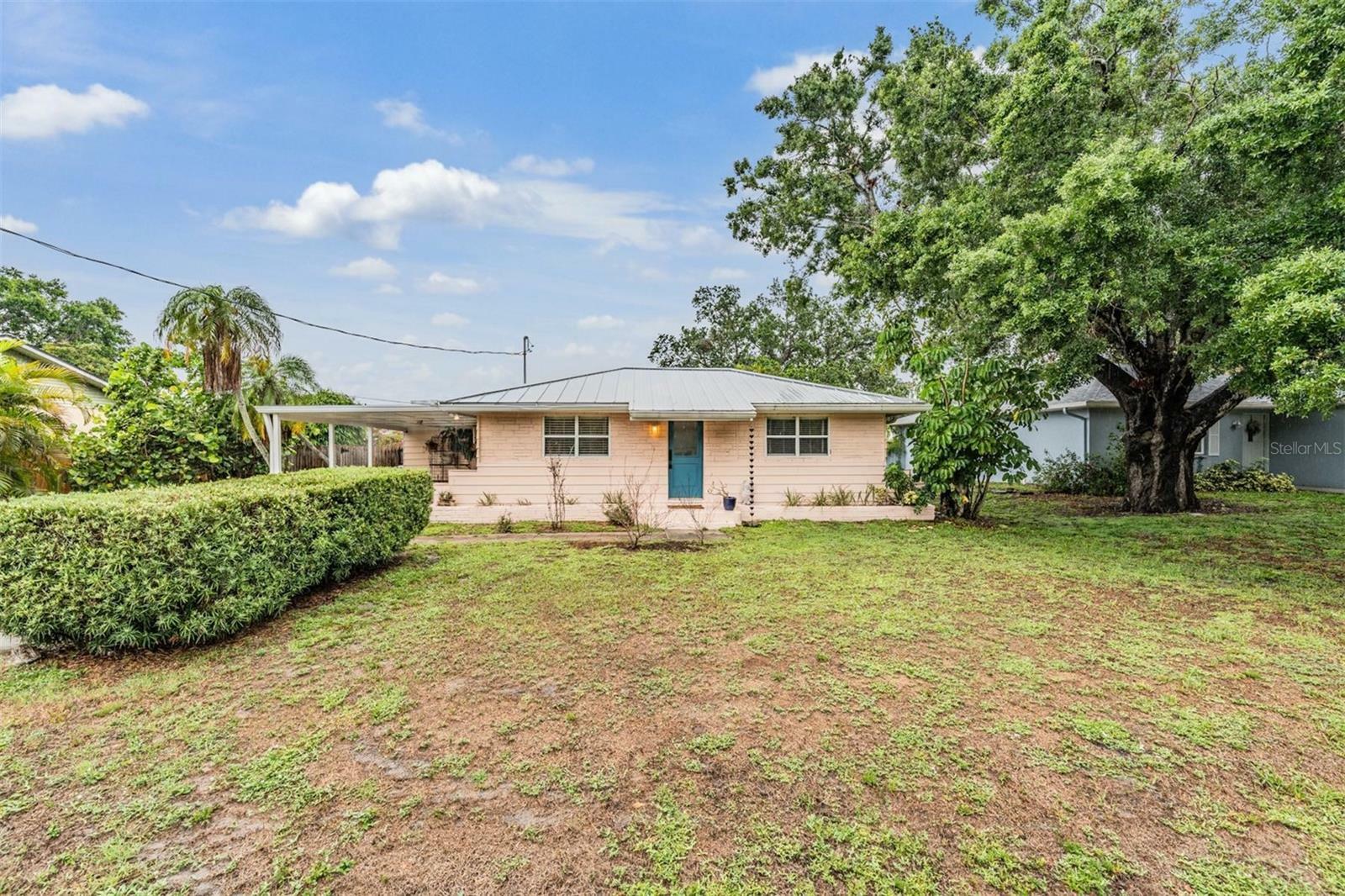 Property Photo: 3035 Hillview Street FL 34239
