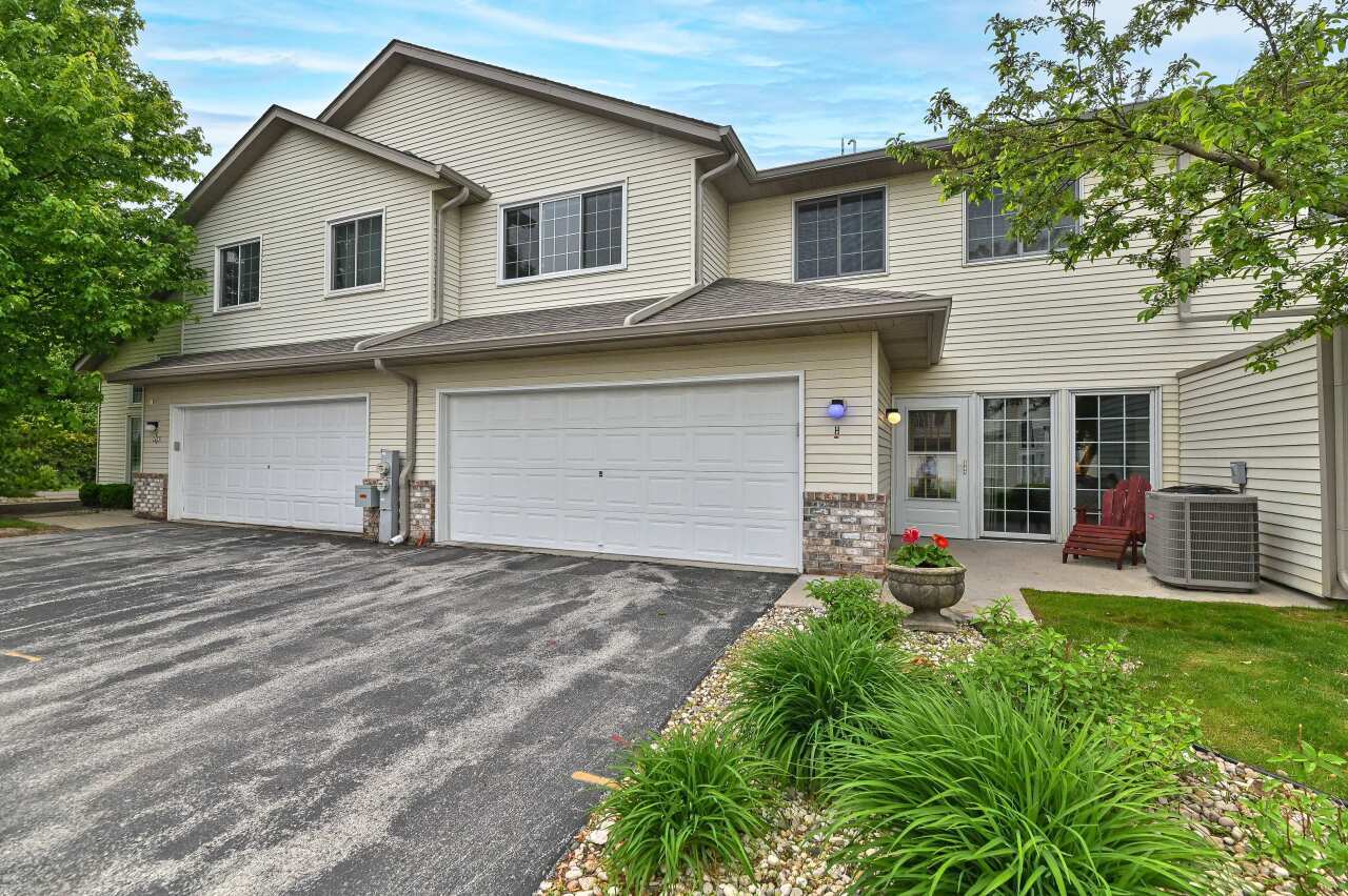 Property Photo:  2425 Fox River Pkwy H  WI 53189 