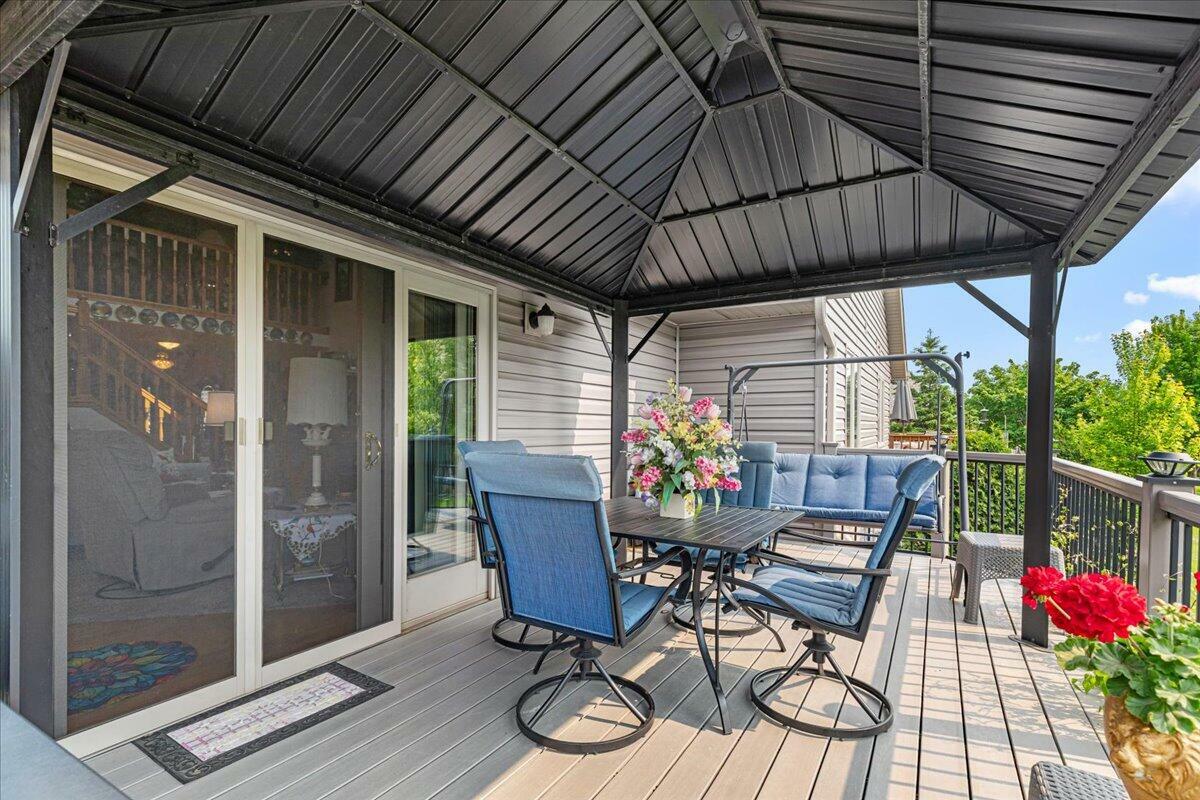 Property Photo: W203n16129 Pin Oak Cir WI 53037