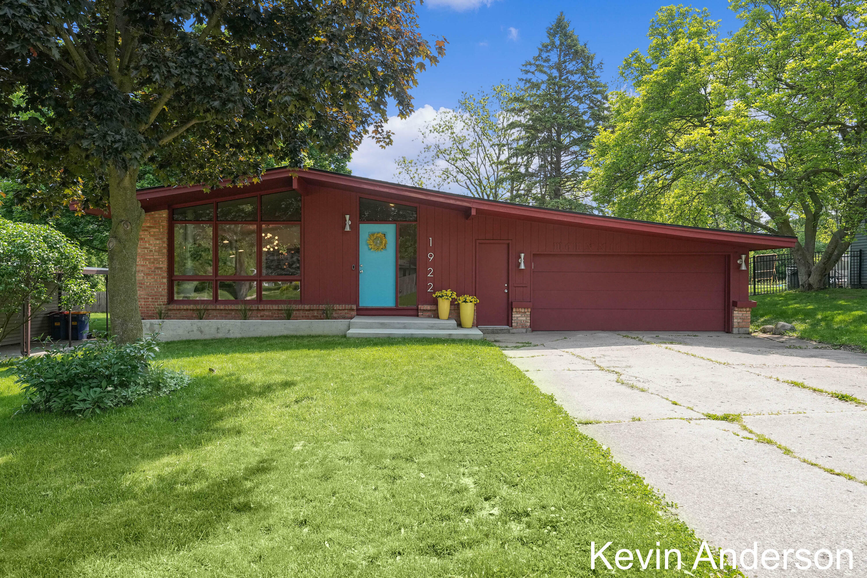 Property Photo: 1922 Carlton Avenue NE MI 49505