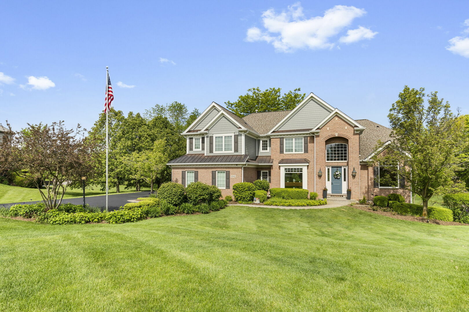 Property Photo: 20142 N Deer Chase Court IL 60010