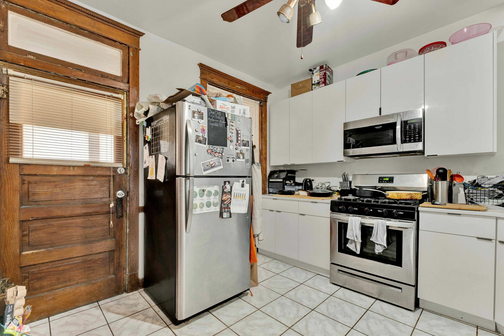 Property Photo: 833 N Richmond Street IL 60622