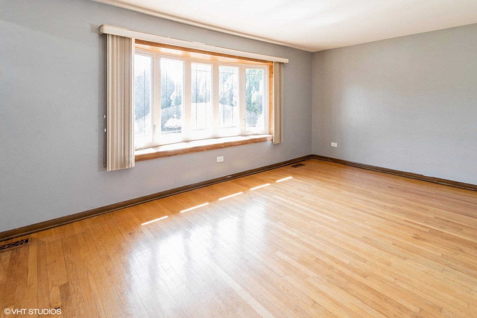 Property Photo: 4530 Butterfield Road IL 60162