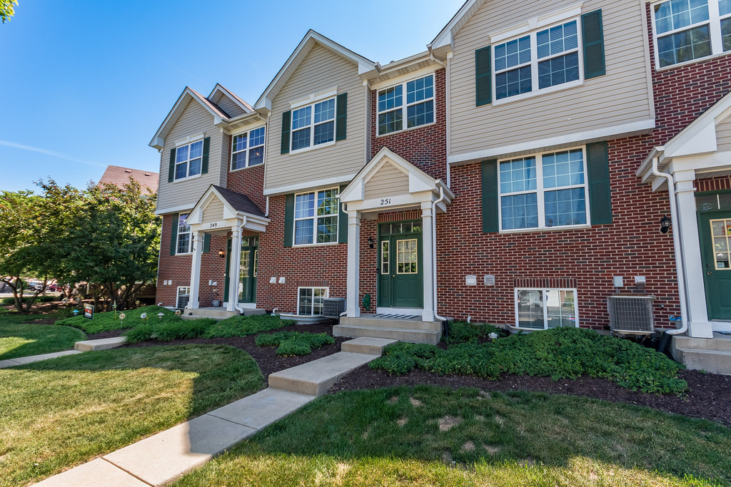 Property Photo: 251 S Oak Creek Lane IL 60446