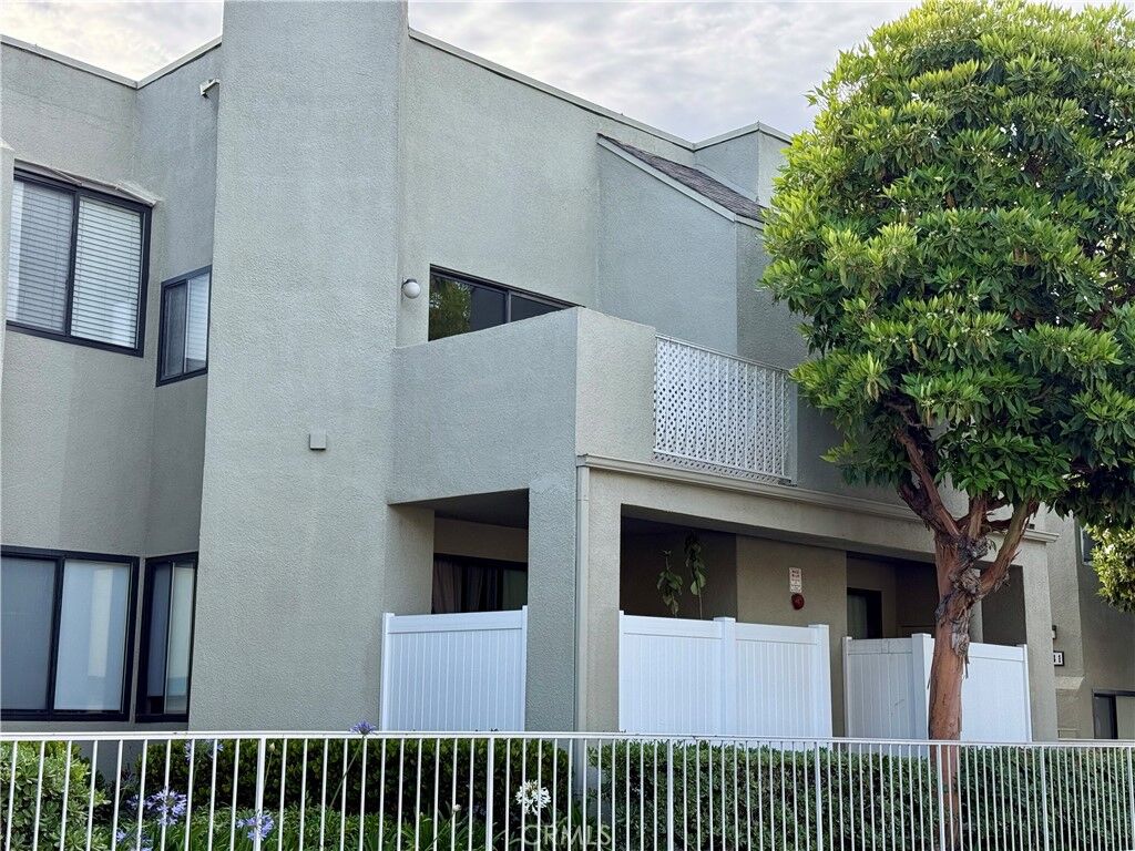 Property Photo:  17661 Sergio Circle Ci103  CA 92647