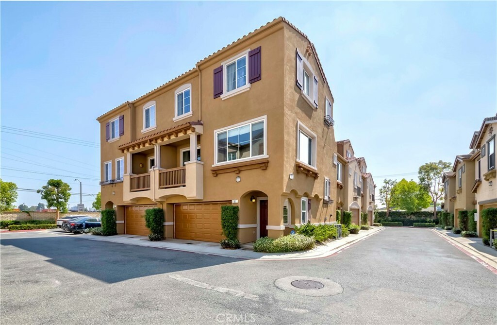 Property Photo:  22919 Mariposa Ave 107  CA 90502 