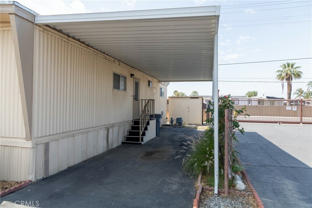 Property Photo: 332 N Lyon Avenue 17 CA 92543