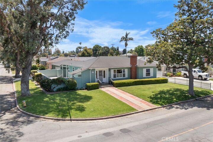 Property Photo:  5422 E Harvey Way  CA 90808