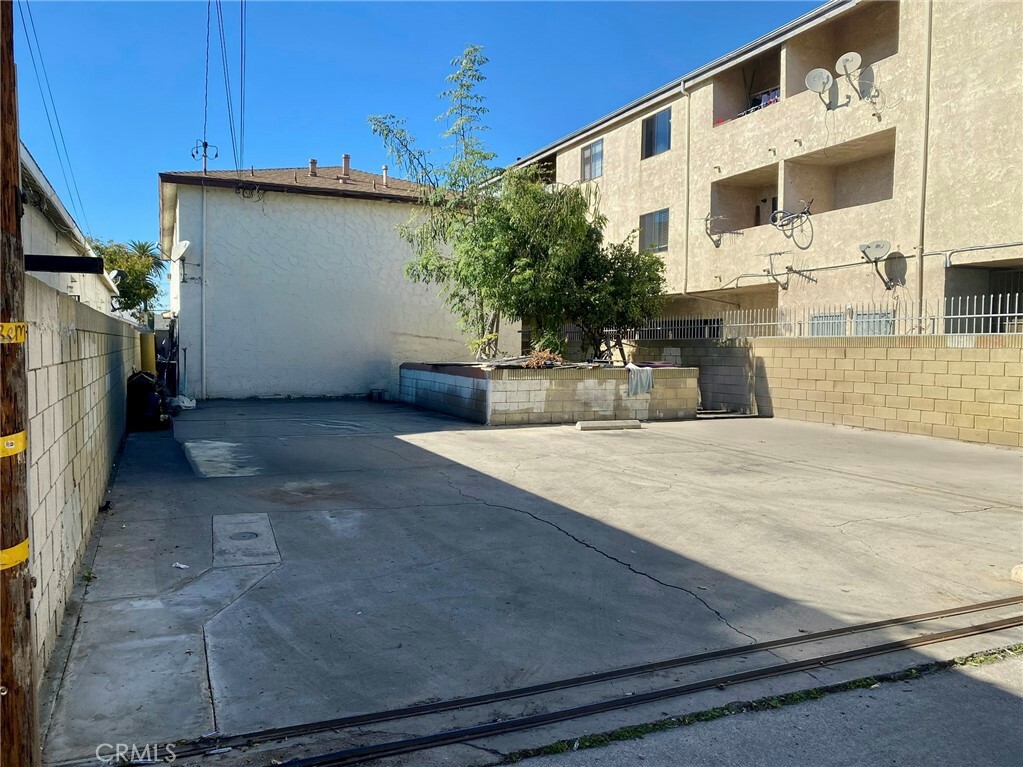 Property Photo: 1120 Raymond Avenue CA 90804