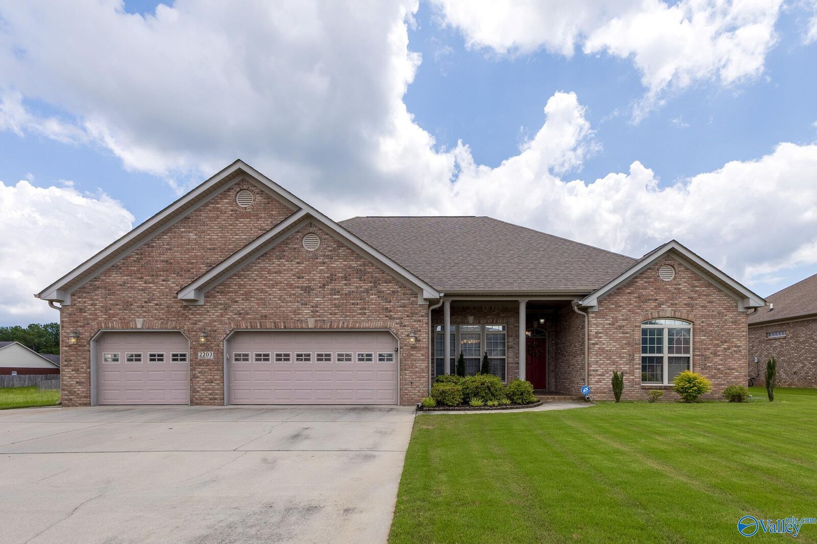 Property Photo: 2203 Sorrento Place SW AL 35603