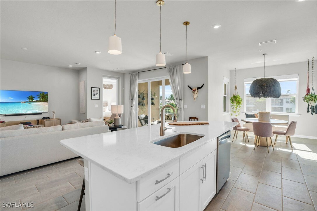 Property Photo: 4595 Arboretum Circle 203 FL 34112