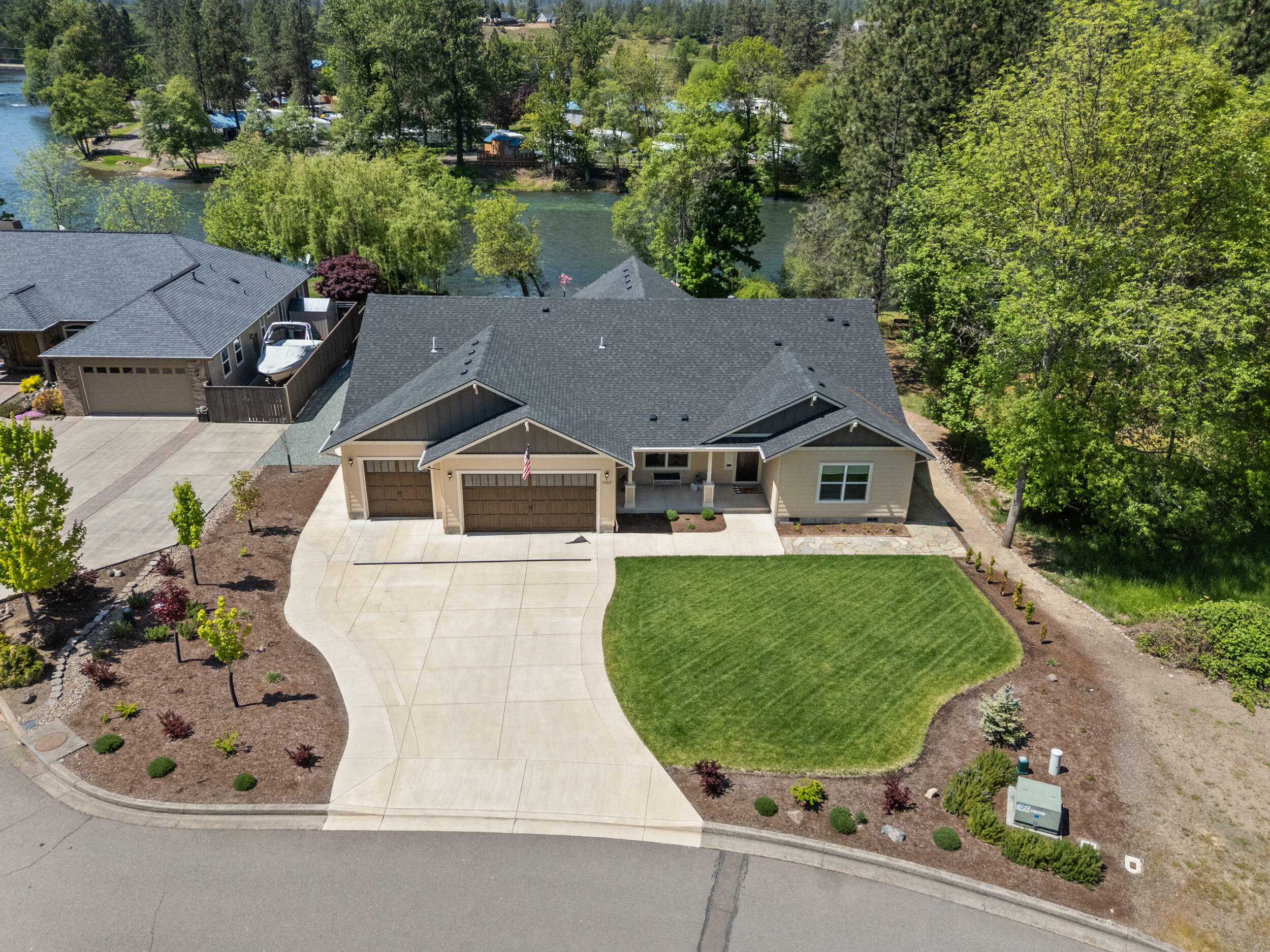 Property Photo: 1060 Anglers Place OR 97539