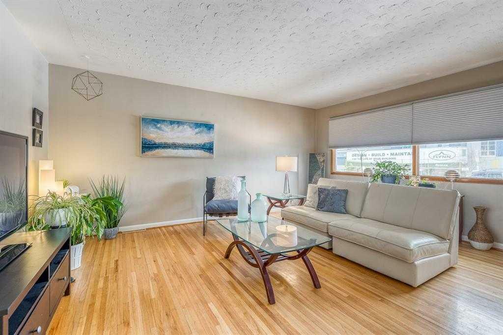 Property Photo: 5104 Grove Hill Road SW AB T3E 4G6