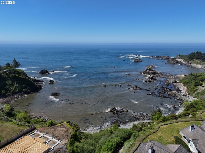 Property Photo: 210 Schooner Bay Dr OR 97415