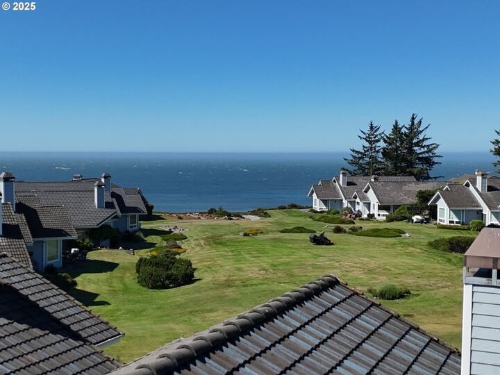Property Photo: 210 Schooner Bay Dr OR 97415
