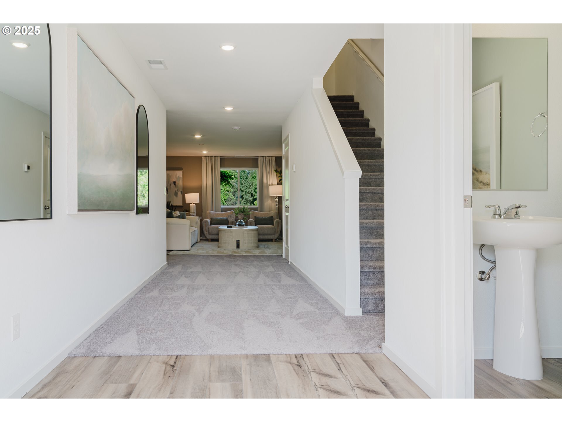 Property Photo: 791 Pebble St OR 97327