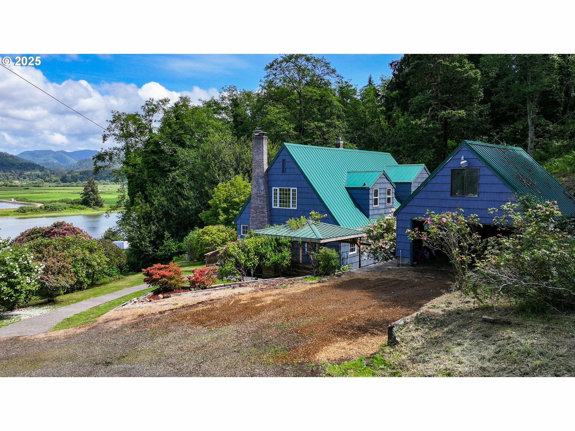 Property Photo: 13005 I St OR 97131
