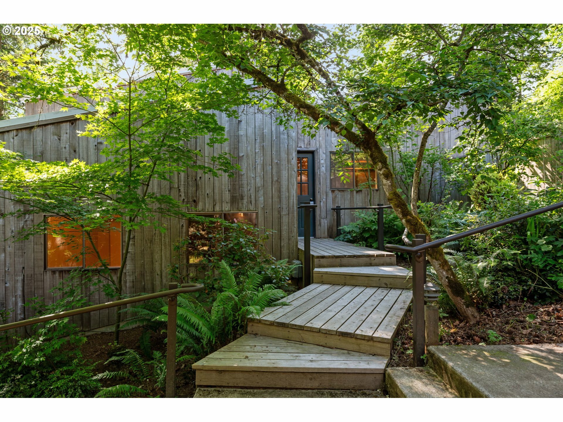 Property Photo: 6438 SW Barnes Rd OR 97221