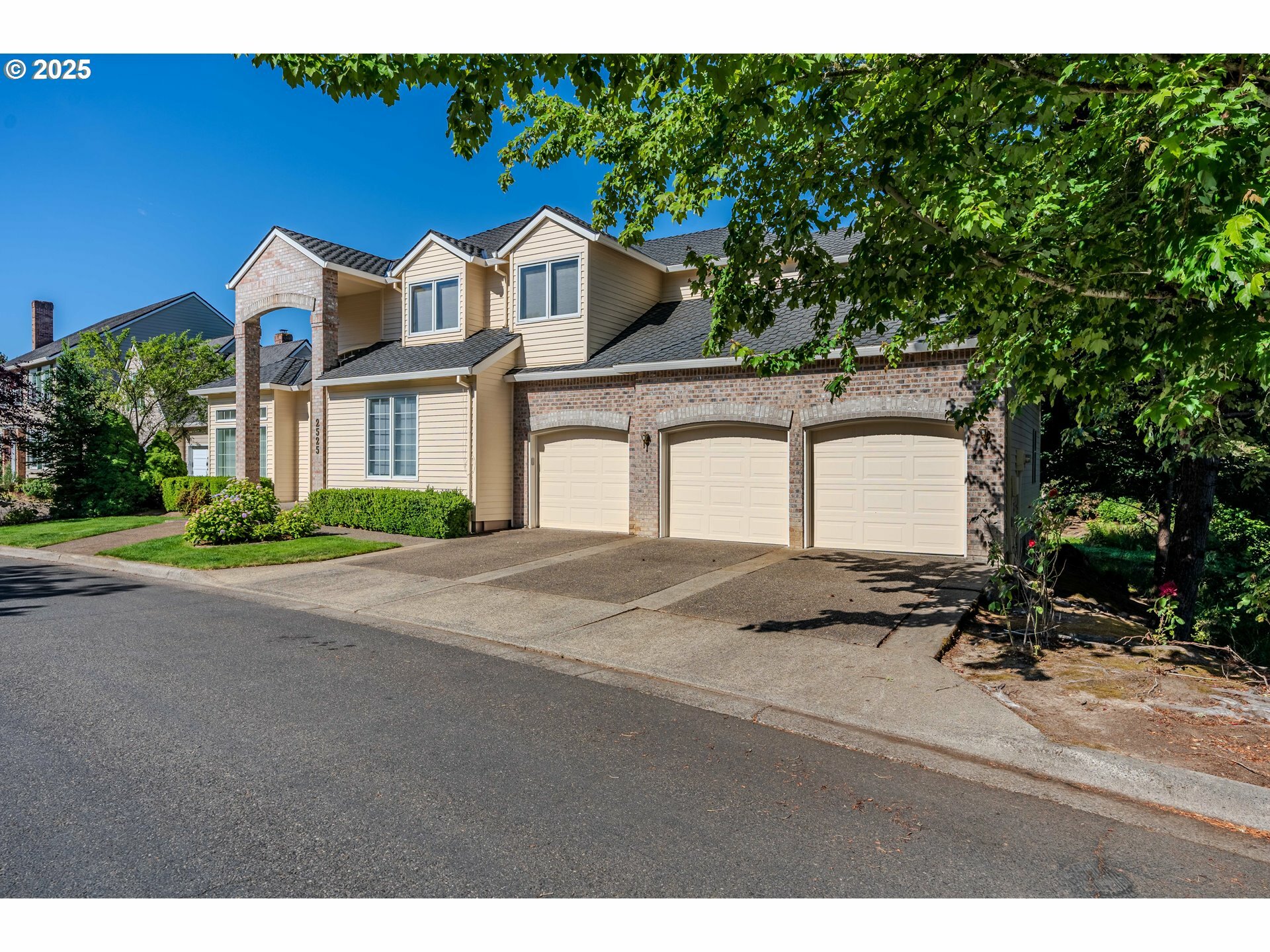 Property Photo: 2525 NW 141st Pl OR 97210