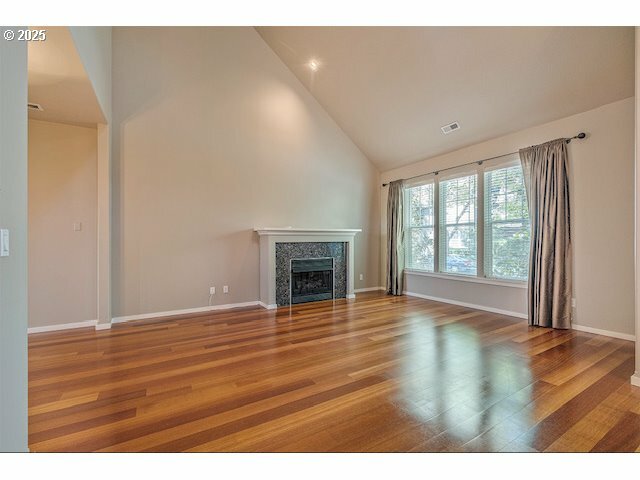 Property Photo: 916 NE 73rd Ave OR 97124