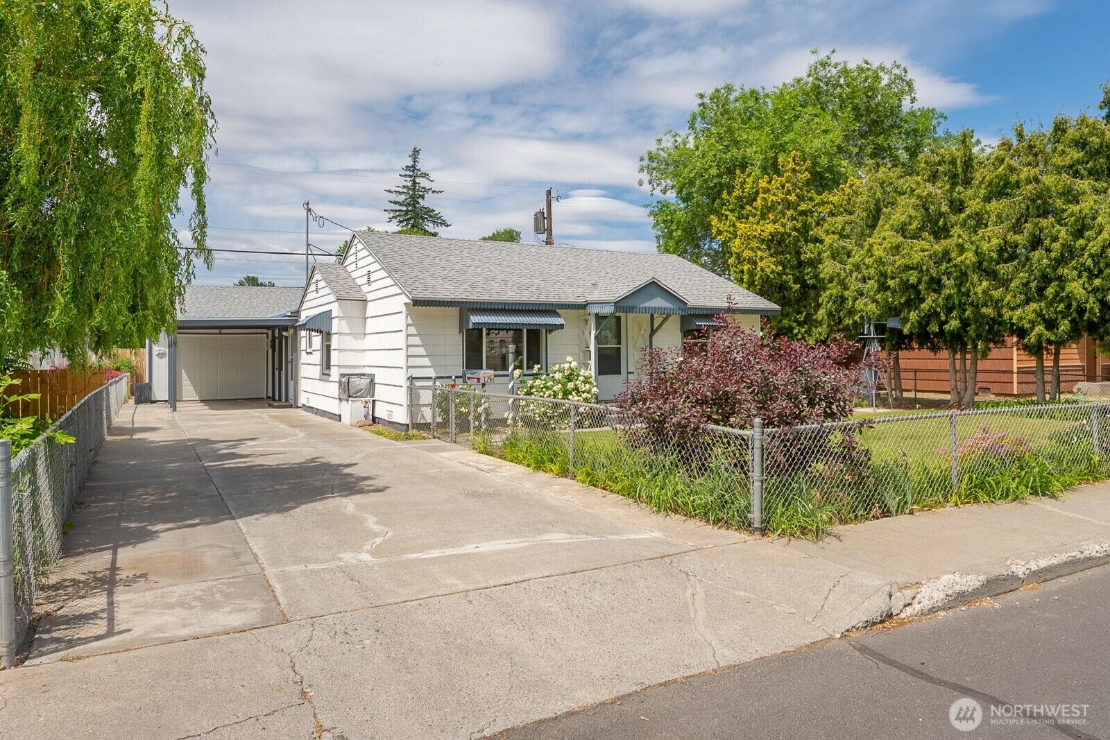 Property Photo: 53 H Street NE WA 98823